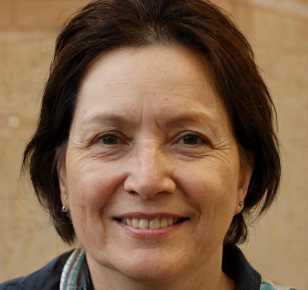 Retrato profesional de Aitana Zabala, especialista en reportes corporativos